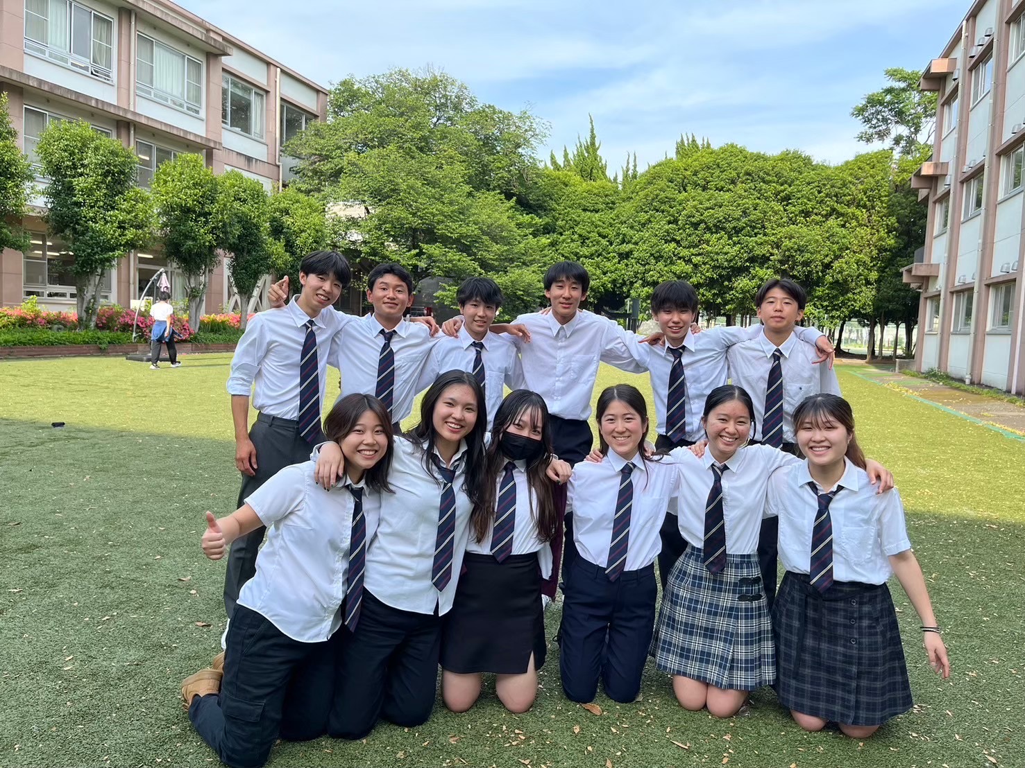 制服姿のvoluntas運営メンバー