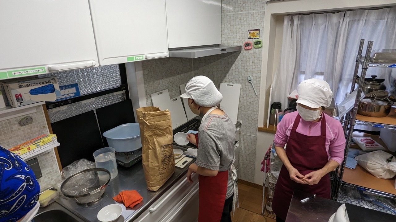 保護者と一緒に確認する様子