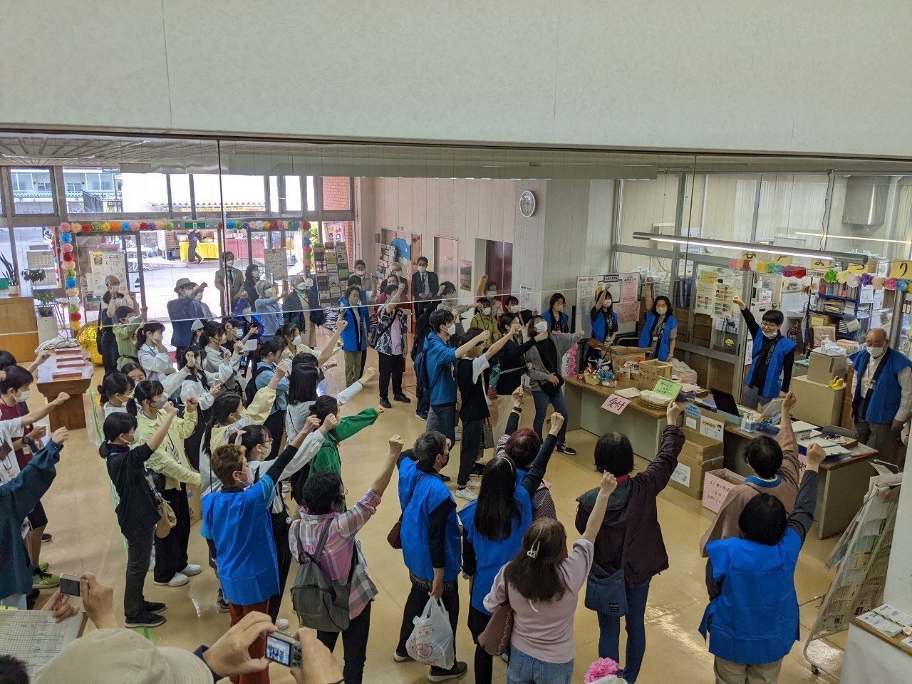 谷戸祭りの会場のにぎわい